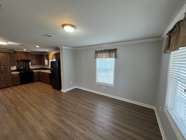 Foto del edificio - Three bed two bath in Fischer close to Can...