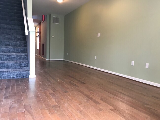 Foto del edificio - 3-Bedroom Townhome in Heart of Remington -...