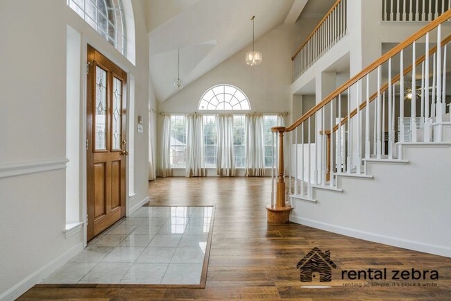 Foto del edificio - Rockwall: Gorgeous two story with three li...