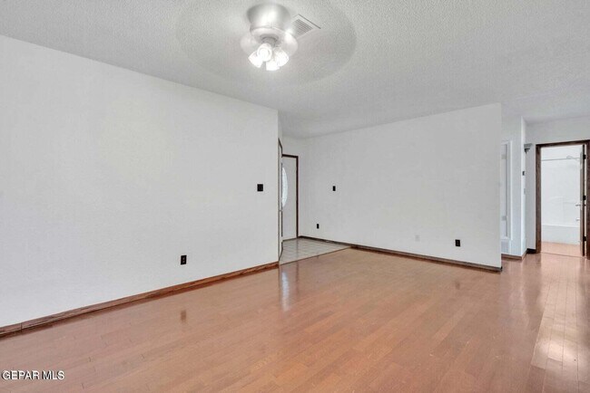 Building Photo - 2857 Castle Hill Cir
