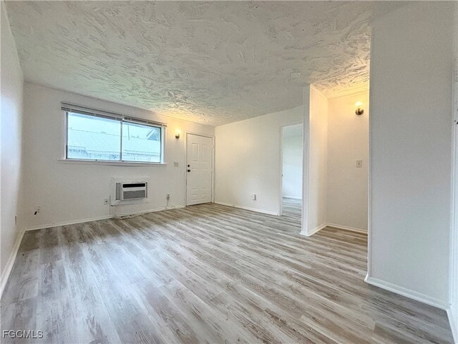 Building Photo - 3215 Jeffcott St
