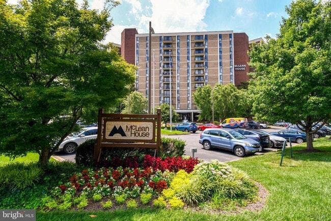 Building Photo - 6800 Fleetwood Rd