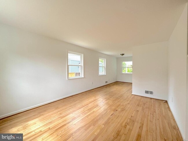 Building Photo - 5700 Fenwick Dr