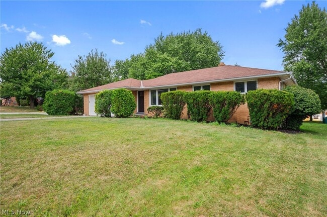 Building Photo - 333 E Ridgewood Dr