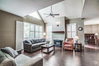 Building Photo - 246 Litchfield Ln