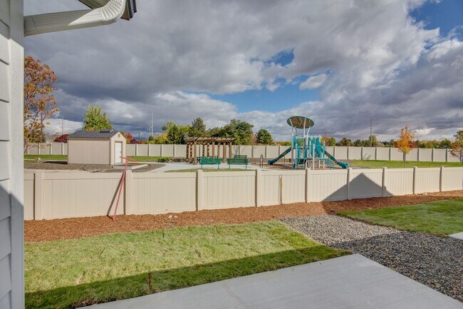 Building Photo - At Last, This Is What You’ve Been Searching For.