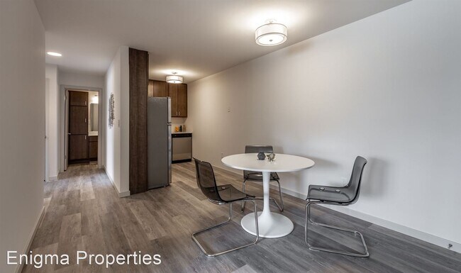 Building Photo - 2 br, 1 bath  - 2867 S. Kinnickinnic Ave.