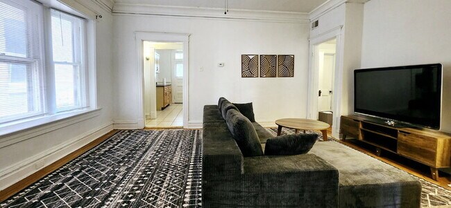 Foto del edificio - 6009 Kingsbury Ave