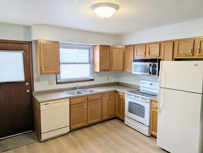 Building Photo - 182 3rd Ave