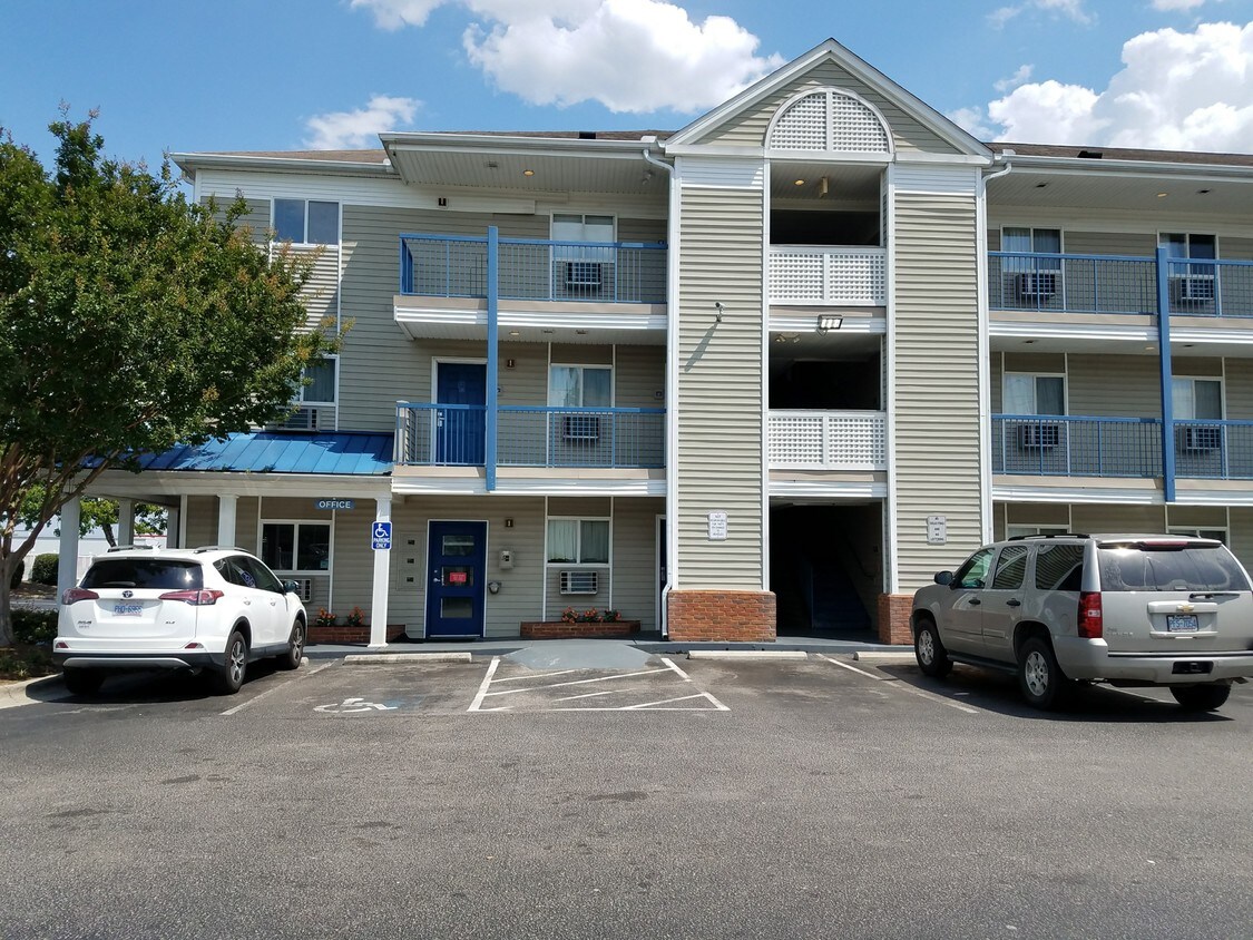 Foto principal - 3719 Bragg Blvd