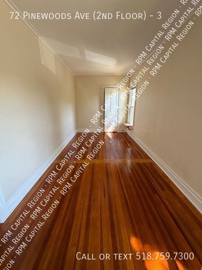 Foto del edificio - 72 Pinewoods Ave