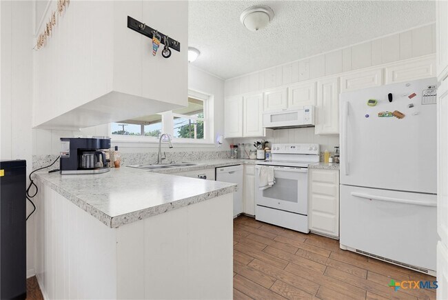 Foto del edificio - 902 Lynn Ln