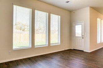 Building Photo - 410 Magnolia Ln