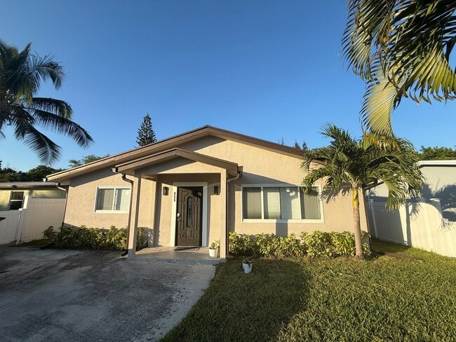 Single Family Home in Non HOA East Boca Raton - Single Family Home in Non HOA East Boca Raton
