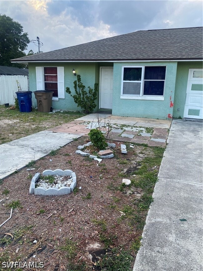 Building Photo - 2402 Lantana Ave S