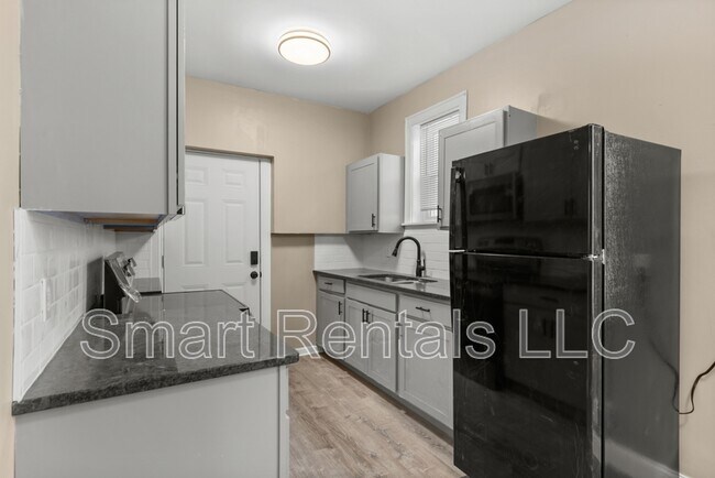 Foto del edificio - 4205 Ellenwood Ave