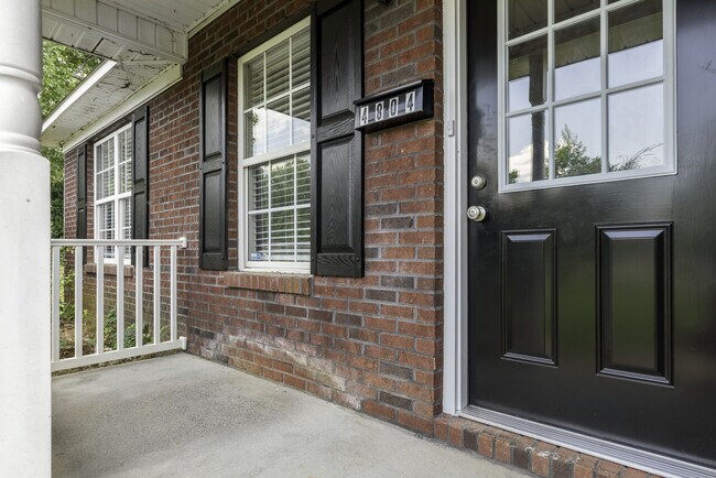 Foto del edificio - 4804 Lakeview Road, Charlotte, NC 28216
