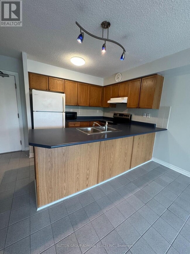 Building Photo - 890 Sheppard Ave W