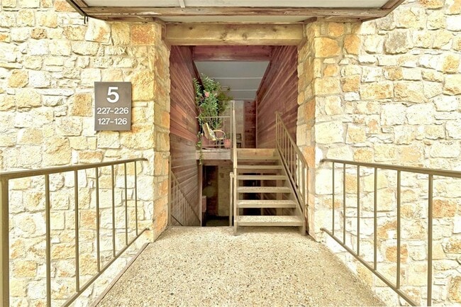 Building Photo - 8200 Neely Dr