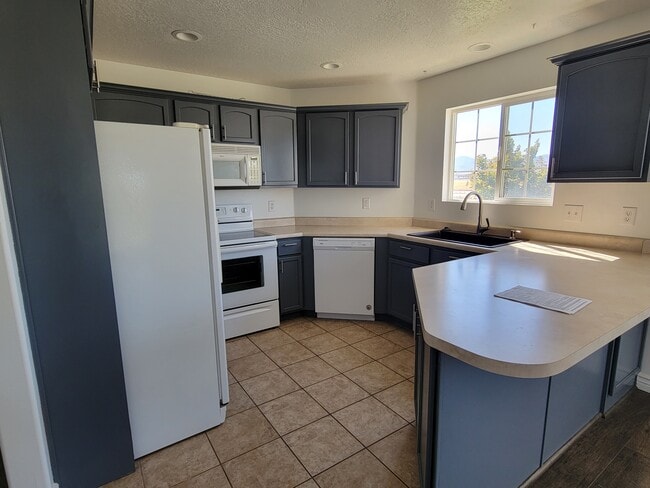 Building Photo - 3969 Romney Park Dr