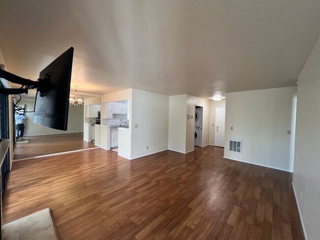 Foto del edificio - 1083 Shell Blvd