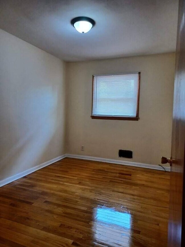 Foto del edificio - 1215 Burton St