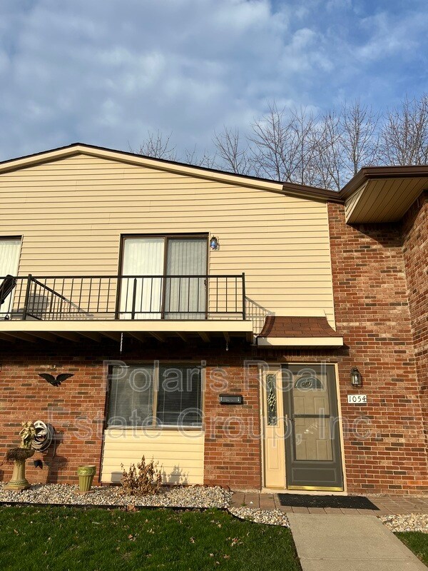 1054 Greenwood Trail W Dr, Greenwood, IN 46142 House for Rent in