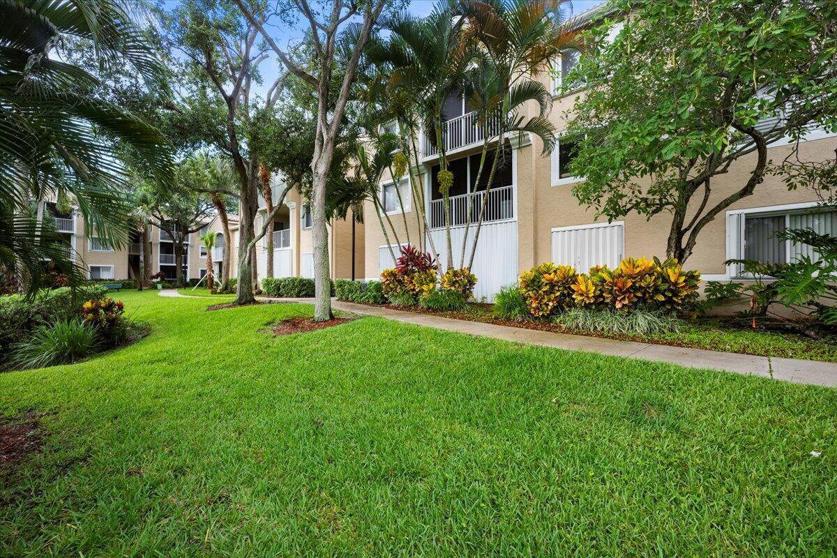 Foto principal - 272 Village Blvd