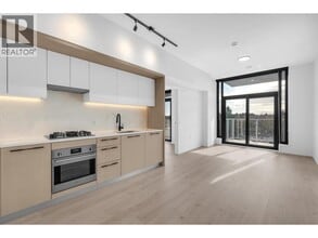 Building Photo - 2729 Kingsway