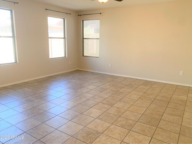 Foto del edificio - 9424 W Terri Lee Dr