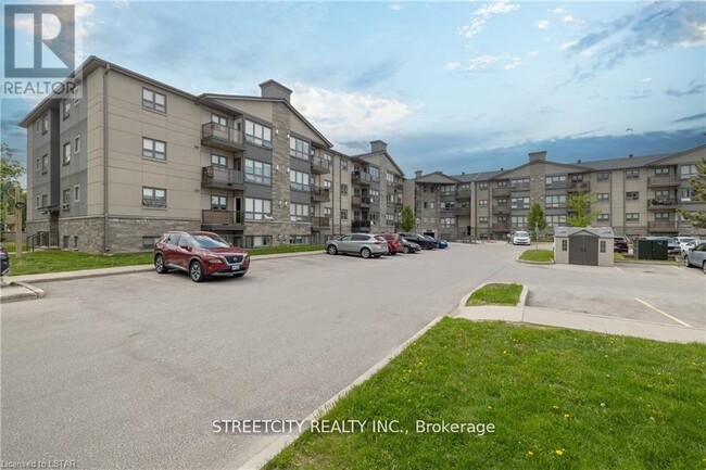 Building Photo - 15-315 Jacksway Crescent