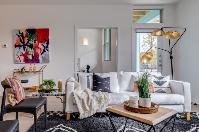 Living Room - Classen 16