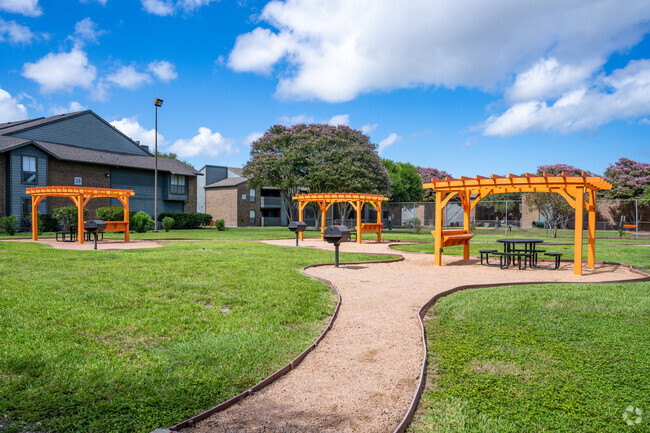 Sandcastle Outdoor Pavilion - Sandcastle Apartments