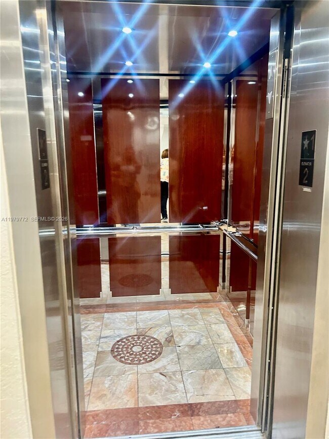 Foto del edificio - 1200 St Charles Pl