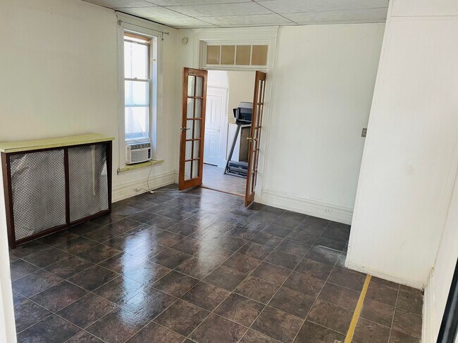 Building Photo - 740 N 2nd St