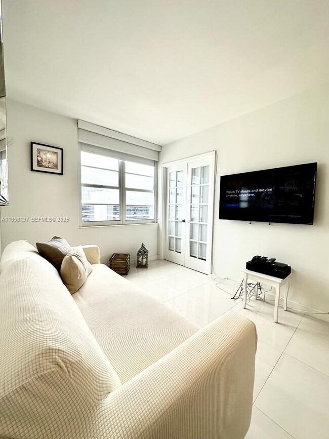 Foto del edificio - 100 Lincoln Rd