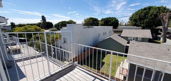 Building Photo - 13416 Mar Vista St