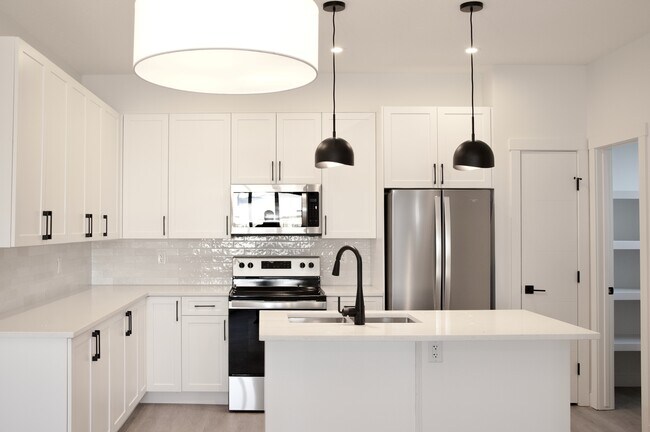 Building Photo - 10545 126 St NW