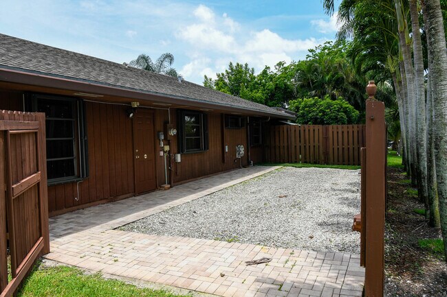 Building Photo - 4160 Cedar Ave