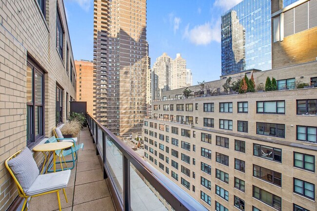 Foto del edificio - 315 W 57th St