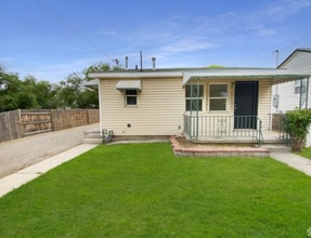 Building Photo - 638 W 3rd Ave Building Photo - 638 W 3rd Ave