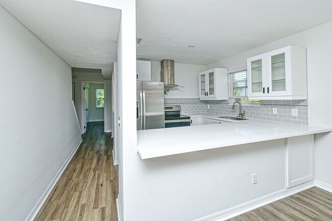 Building Photo - 5703 Rudolph Ave