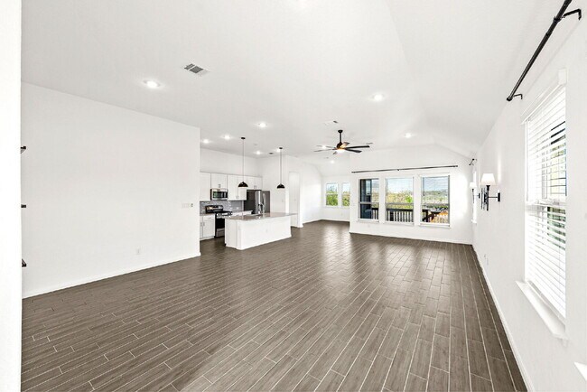 Foto del edificio - The Perfect Blend of Space, Style, and Community Living