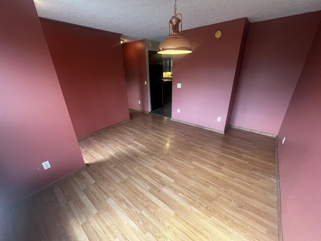 Building Photo - 230 S Circlecrest Dr