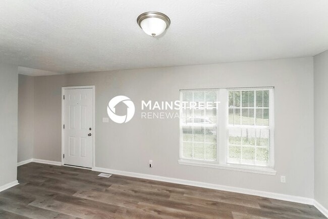 Building Photo - 3 Bedroom Pet-Friendly Home in Louisville, KY with Main Street Renewal