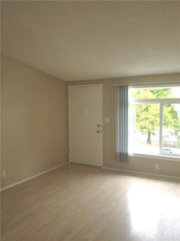 Foto del edificio - 2472 Elden Ave