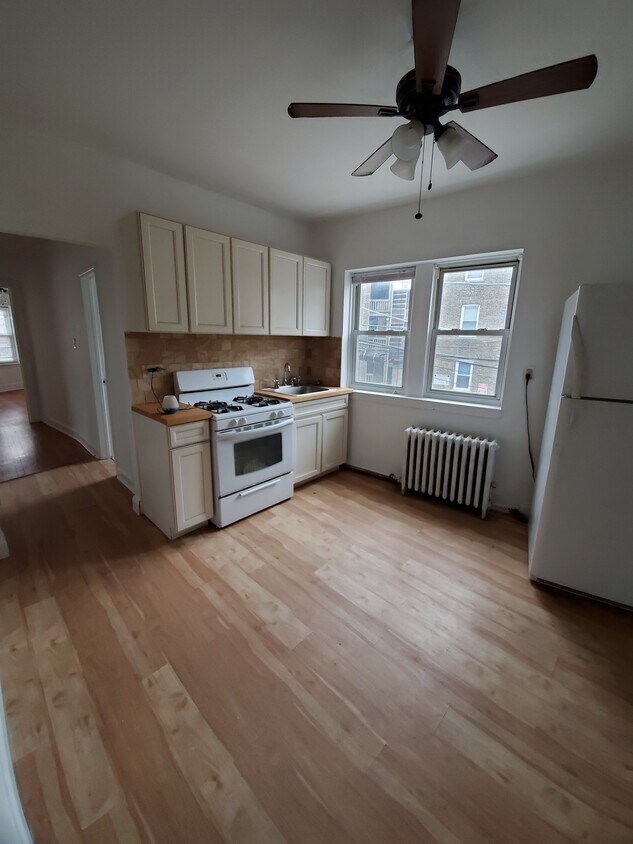 7416 N Rogers Ave, Chicago, IL 60626 Apartments in Chicago, IL