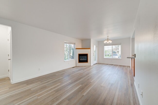 Building Photo - 3 Bed 2 Bath Unit Available in Bozeman!