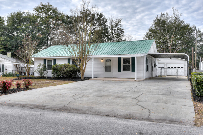 Building Photo - 103 Smallridge St