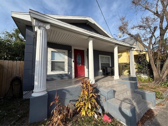 Building Photo - 2341 W Walnut St